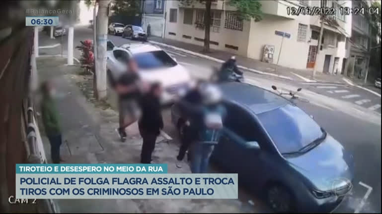 Vídeo: Policial flagra assalto e troca tiros com criminosos em bairro nobre de SP