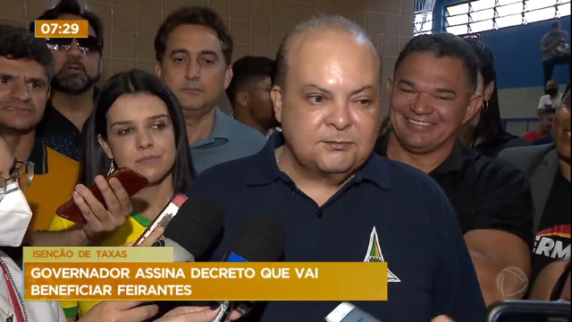 Vídeo: Governador Ibaneis Rocha assina decreto de isenção da taxa pública para feirantes