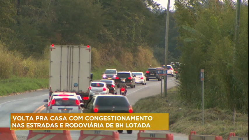 Vídeo: Viajantes enfrentam trânsito na volta para Belo Horizonte