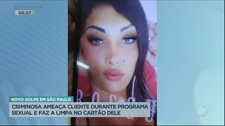 Travesti ameaça cliente com canivete e o obriga a transferir dinheiro - R7