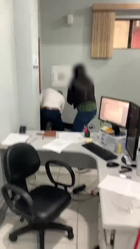 Vídeo: Procuradora é agredida por colega após abrir processo contra ele; veja vídeo