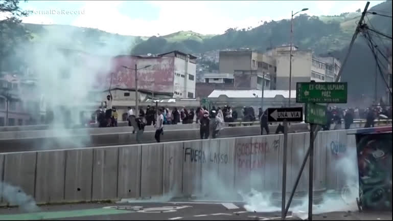 Vídeo: Equador: pelo menos 18 policiais desaparecem em meio aos protestos contra o governo
