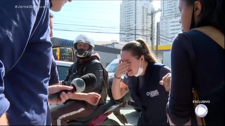 Vídeo: Equipe do JR encontra vítima de assalto em SP instantes depois do crime
