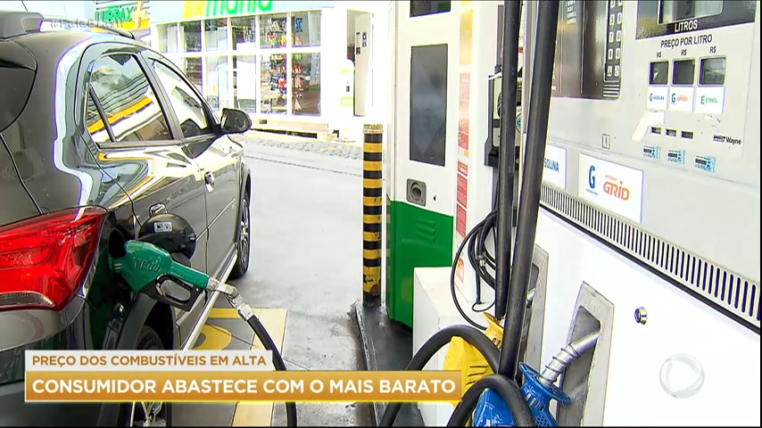 Vídeo: Por conta dos preços altos, motoristas preferem combustível comum em vez do aditivado