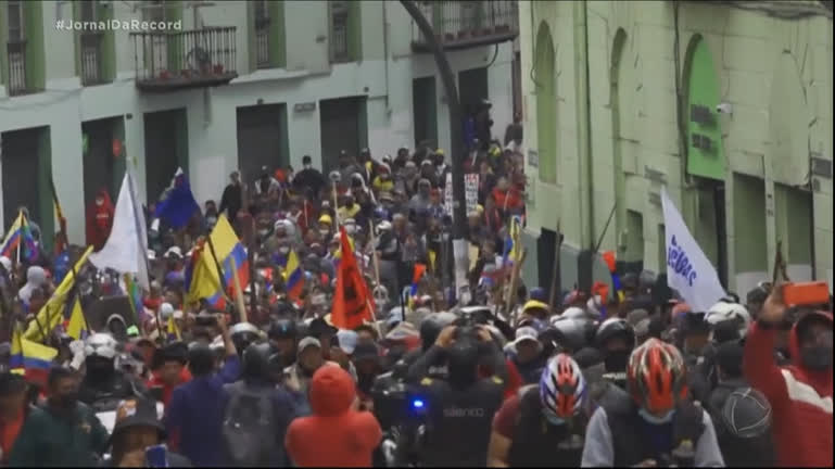 Vídeo: Três pessoas morrem e 100 ficam feridas durante manifestações no Equador