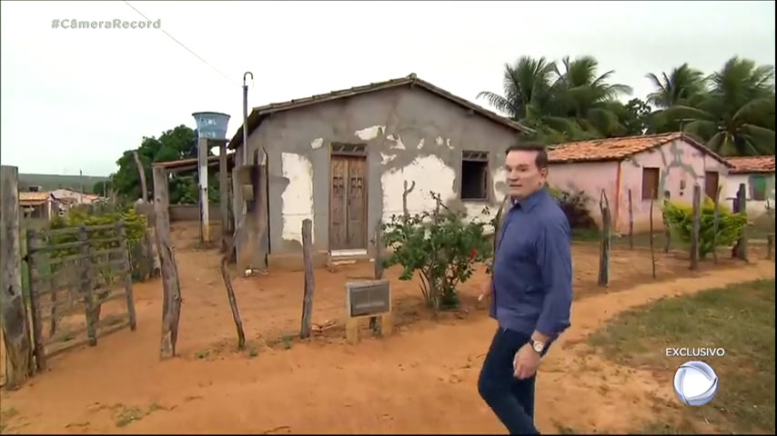 Vídeo: Cabrini vai ao sertão da Bahia e conhece a casa onde o Luva de Pedreiro cresceu
