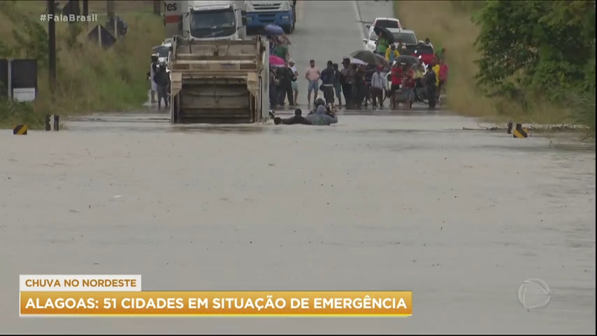 Vídeo: Chuvas colocam Alagoas e Pernambuco em estado de alerta