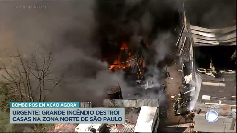 Vídeo: Incêndio destrói casas na Zona Norte de São Paulo