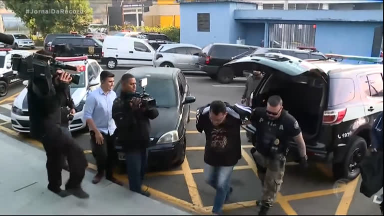 Vídeo: Sete pessoas são presas suspeitas de golpes na venda de carros por leiloes online