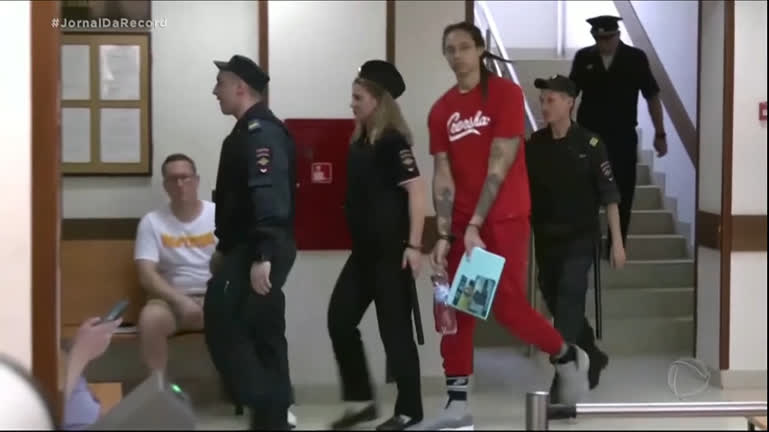 Vídeo: Presa na Rússia, jogadora de basquete Brittney Griner se declara culpada em Tribunal de Moscou