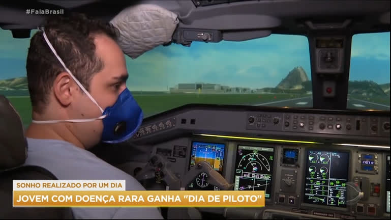 Vídeo: Jovem com doença rara ganha um dia de piloto