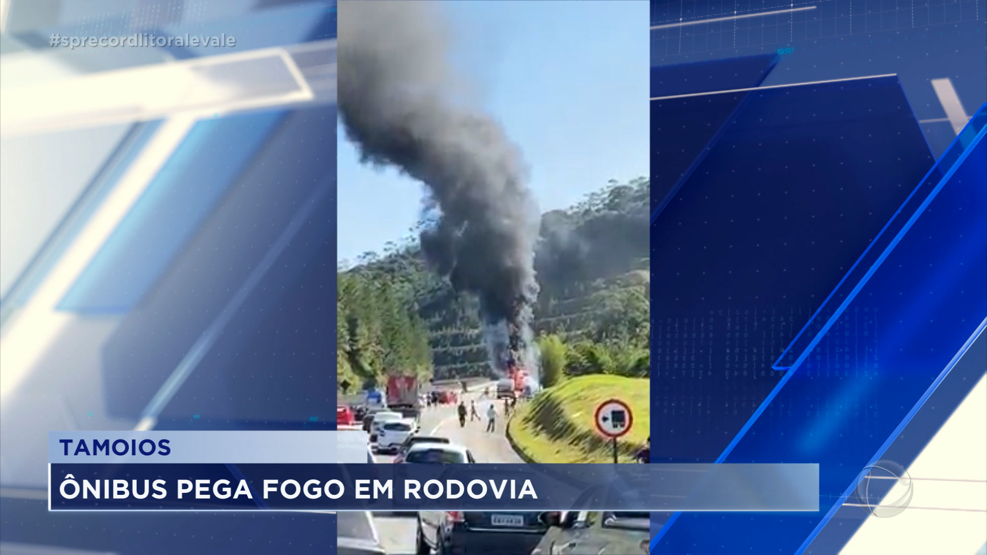Vídeo: Ônibus pega fogo na Rodovia dos Tamoios