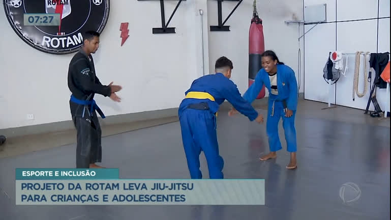 Vídeo: Projeto da Rotam ensina Jiu-Jitsu para crianças e adolescentes