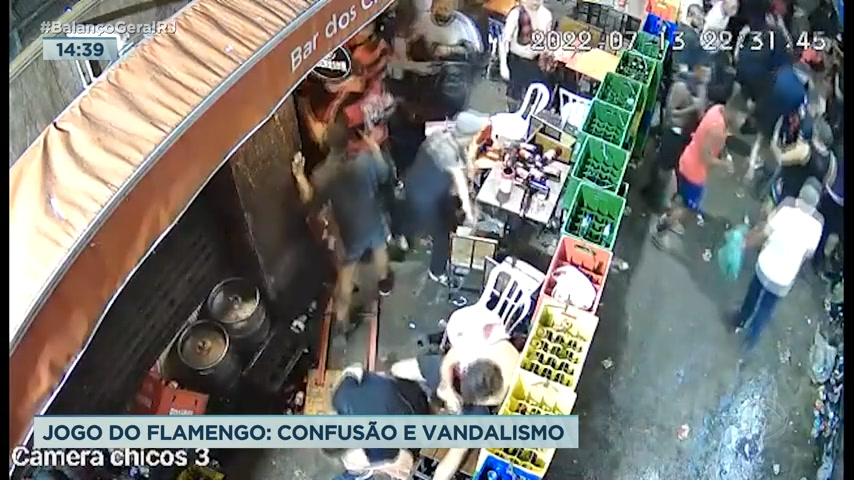 Vídeo: Comerciantes têm prejuízos após briga de torcidas no entorno do Maracanã