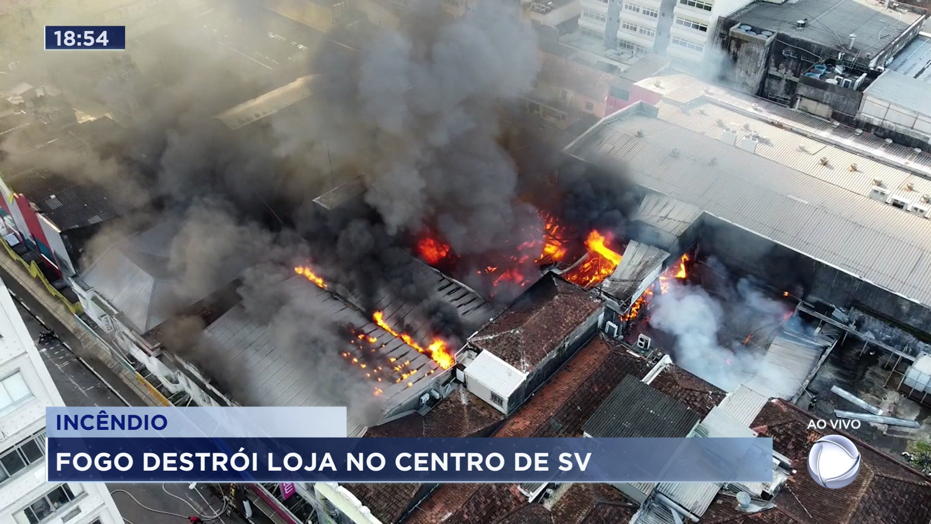 Vídeo: Incêndio atinge loja de departamento no Centro de São Vicente