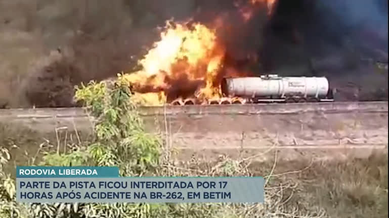 Vídeo: Trecho da BR-262 na Grande BH passa dezessete horas interditado após acidente