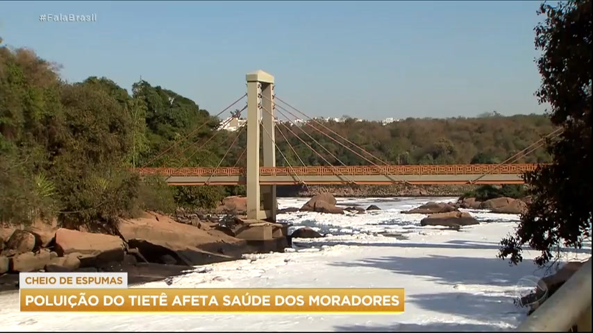 Vídeo: Rio Tietê volta a ficar coberto por espuma em Salto (SP)