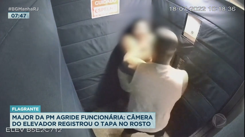 Funcionária de loja flagra patroa acessando seu celular sem