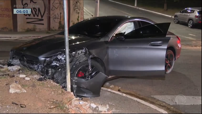 Vídeo: Perseguição a carro roubado termina em acidente na zona leste de SP