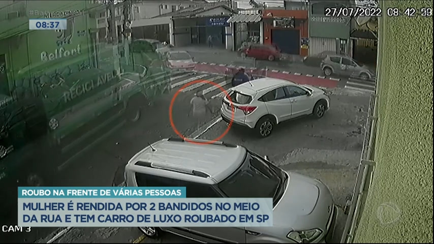 Vídeo: Mulher é rendida e tem o carro de luxo roubado em São Paulo