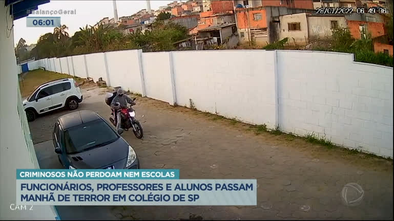 Vídeo: Funcionários e alunos vivem manhã de terror durante assalto a escola em SP