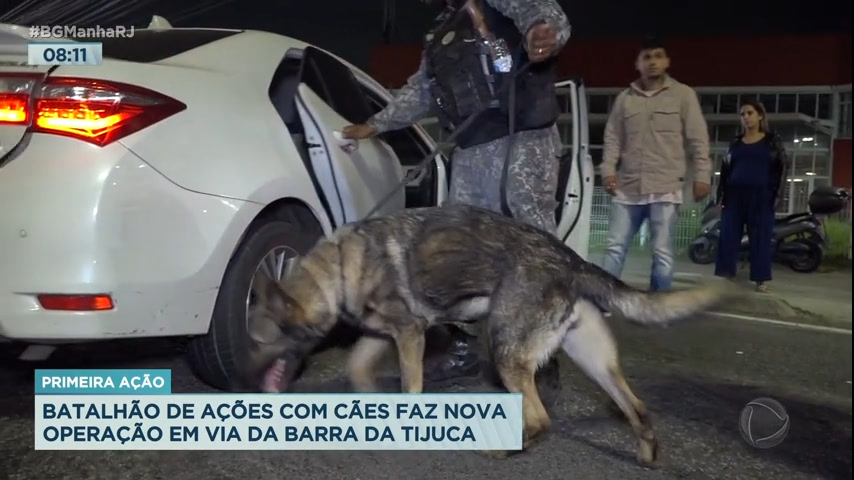 Vídeo: PMs utilizam cães em ação de patrulhamento inédita na Barra da Tijuca