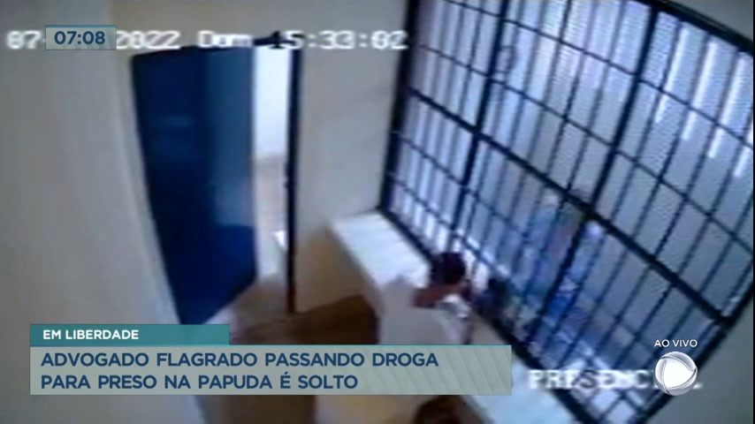 Vídeo: Advogado flagrado passando droga para preso na Papuda é liberado em audiência de custódia