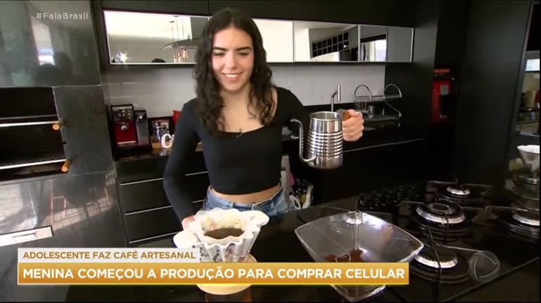 Vídeo: Adolescente de 17 anos faz sucesso vendendo pó de café artesanal em Minas Gerais
