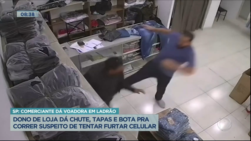 Vídeo: Comerciante dá voadora e bota suspeito para correr no centro de SP