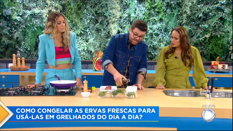 Truques de Cozinha: Chef Guga Rocha dá dicas práticas para ralar gengibre e conservar ervas frescas