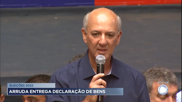 Vídeo: Ex-governador Arruda entrega declaração de bens