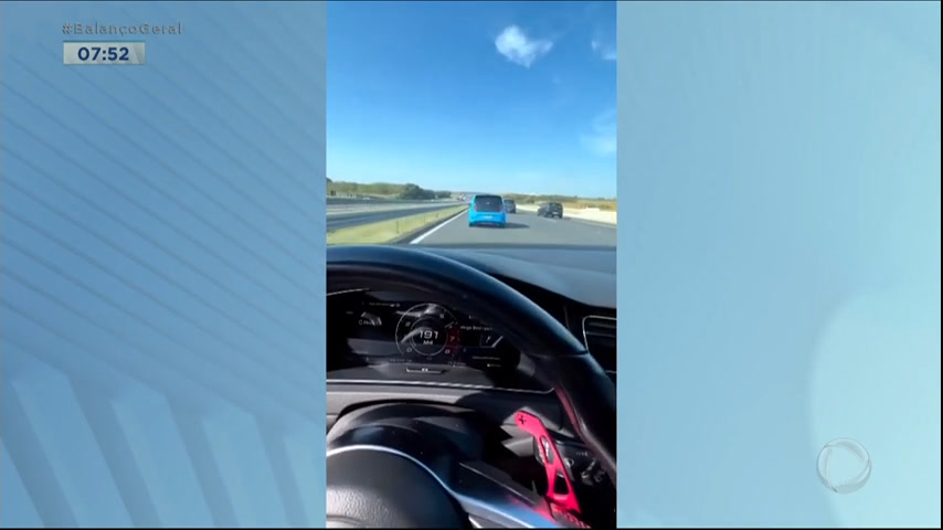 Vídeo: Motoristas disputam rachas e colocam outras pessoas em risco em SP