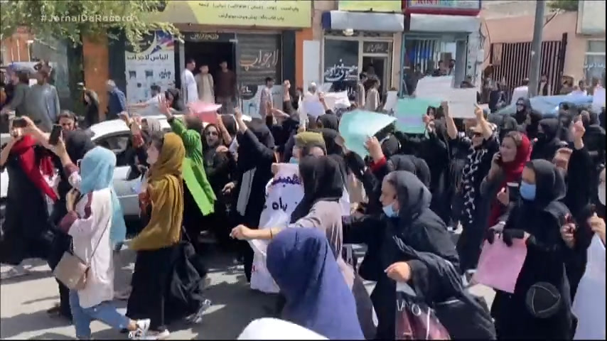 Militantes do Talibã reprimem com violência protesto de mulheres no Afeganistão