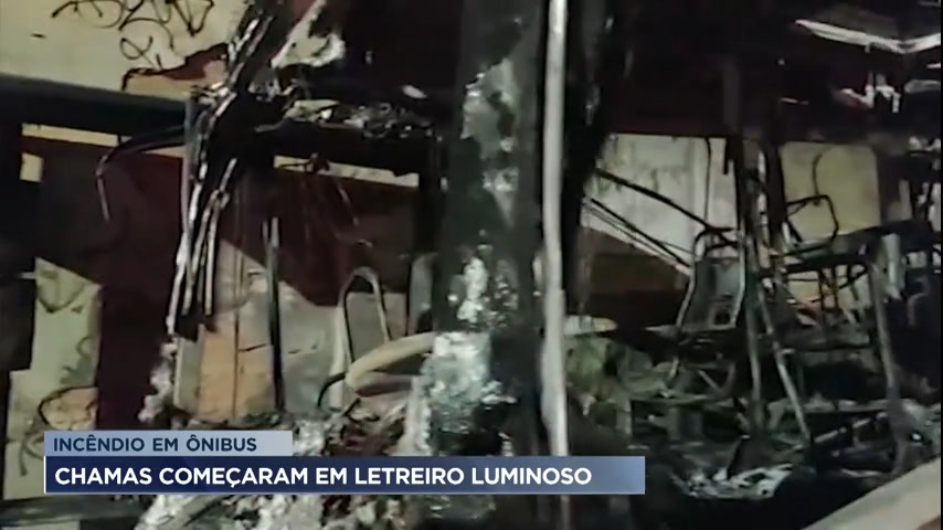 Vídeo: Ônibus fica destruído após pegar fogo na região Oeste de BH