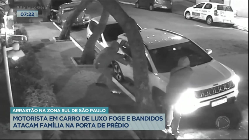 Vídeo: Motorista de carro de luxo foge e bandidos atacam família na Zona Sul de SP