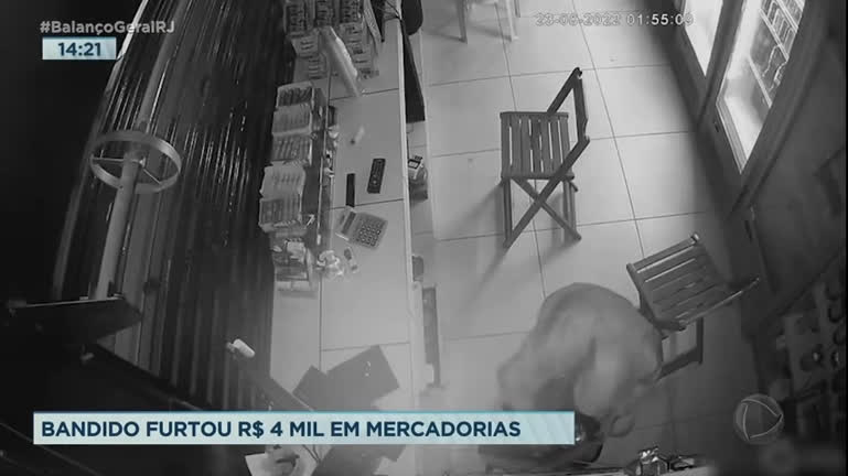 Vídeo: Bandido furta depósito de bebidas em Campo Grande, na zona oeste do Rio