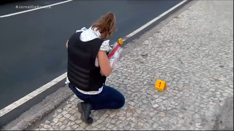Vídeo: Perícia aponta que modelo Bruno Krupp pilotava moto em alta velocidade quando atropelou adolescente no Rio