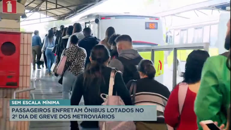 Vídeo: Metroviários se reúnem para decidir sobre detalhes da greve