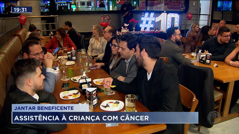Vídeo: Jantar beneficente em restaurante de São José