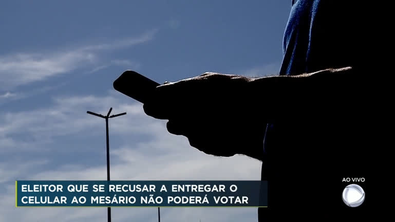 Vídeo: Eleitor que se recusar a entregar celular para mesário não poderá votar, diz TSE
