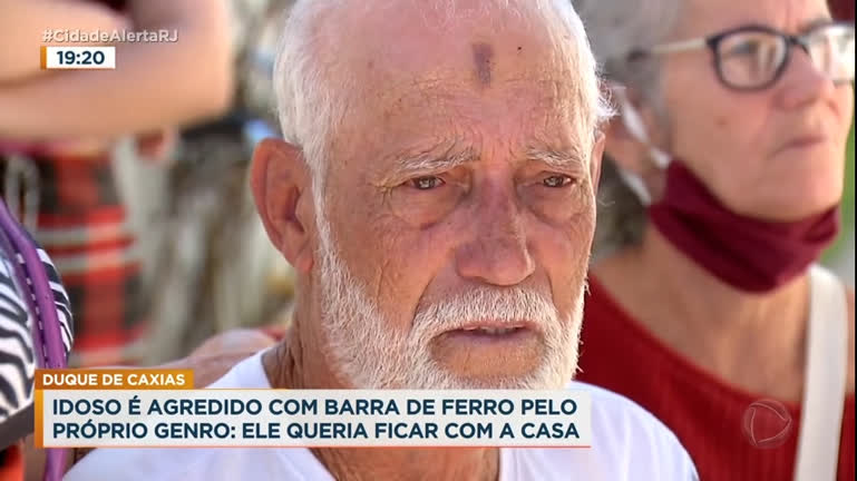 Vídeo: Idoso é agredido pelo próprio genro com barra de ferro na Baixada Fluminense