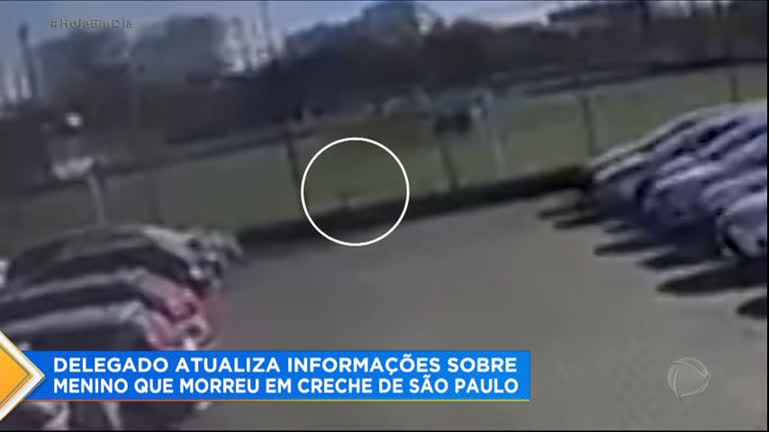 Vídeo: Imagens mostram criança sozinha em campo de futebol antes de acidente em creche de SP