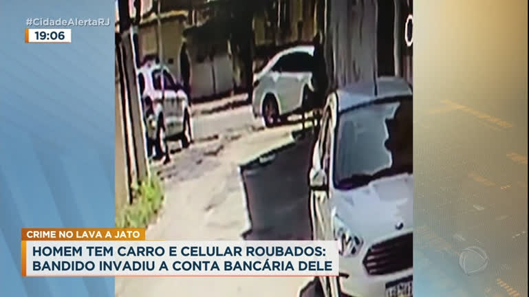 Vídeo: Homem tem conta bancária invadida após criminosos roubarem celular no Rio