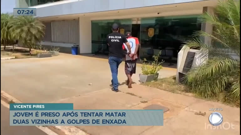 Vídeo: Jovem é preso após tentar matar duas vizinhas a golpes de enxada