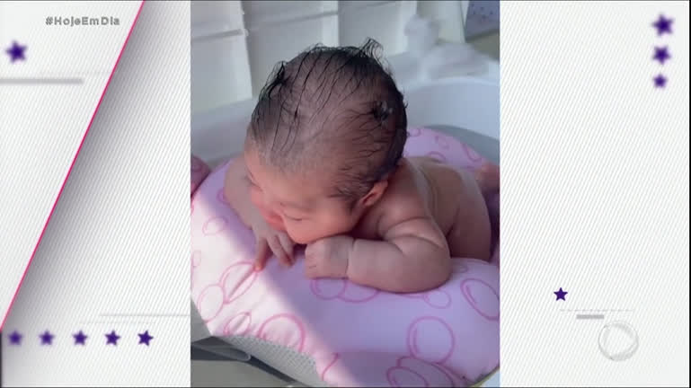 Vídeo: Tays Reis grava banho da filha e deixa fãs encantados