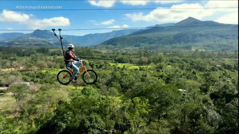 Vídeo: 50 por 1 : Alvaro Garnero encara travessia sobre precipício de 60 metros de altura em uma bicicleta