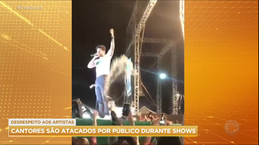 Vídeo: Cantores são atacados com objetos por público durante shows