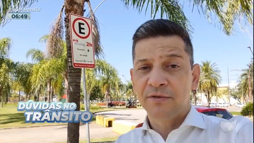 Dúvidas no Trânsito: estacionar em ponto de ônibus é punido com perda de 4  pontos na CNH e multa - RecordTV - R7 Balanço Geral Manhã RJ