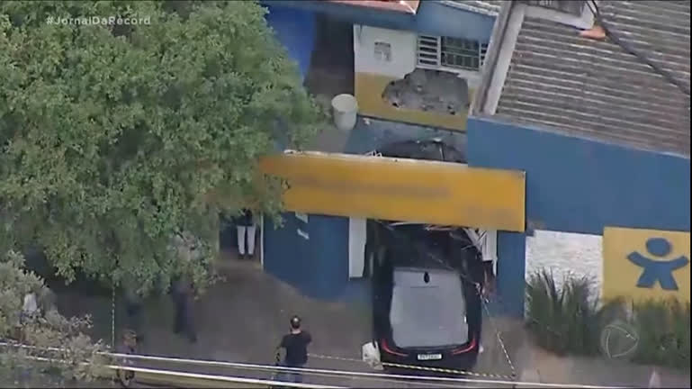 Vídeo: Veículo desgovernado invade escola infantil e mata criança de 3 anos em São Paulo