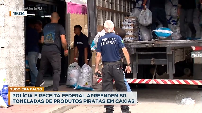Vídeo: Polícia e Receita Federal apreendem 50 toneladas de produtos falsificados na Baixada Fluminense (RJ)